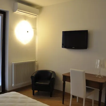 Rosa Bed & Breakfast Concesio